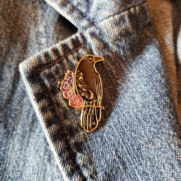 3/$20 pin sale!  Nevermore Raven Enamel Pin - Picture 2 of 3